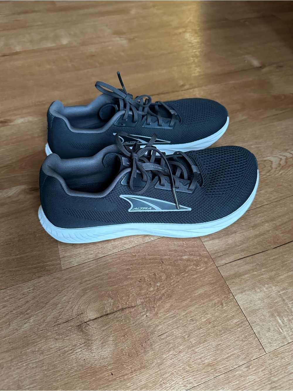Altra Escalante 4 Women's Running Shoes - Black/White (Size US 9)